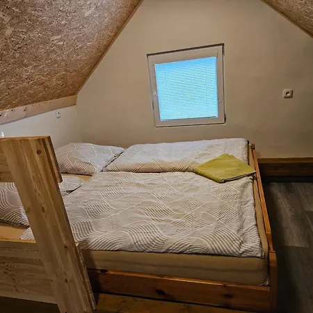 Baracek, Baraque Apartman *